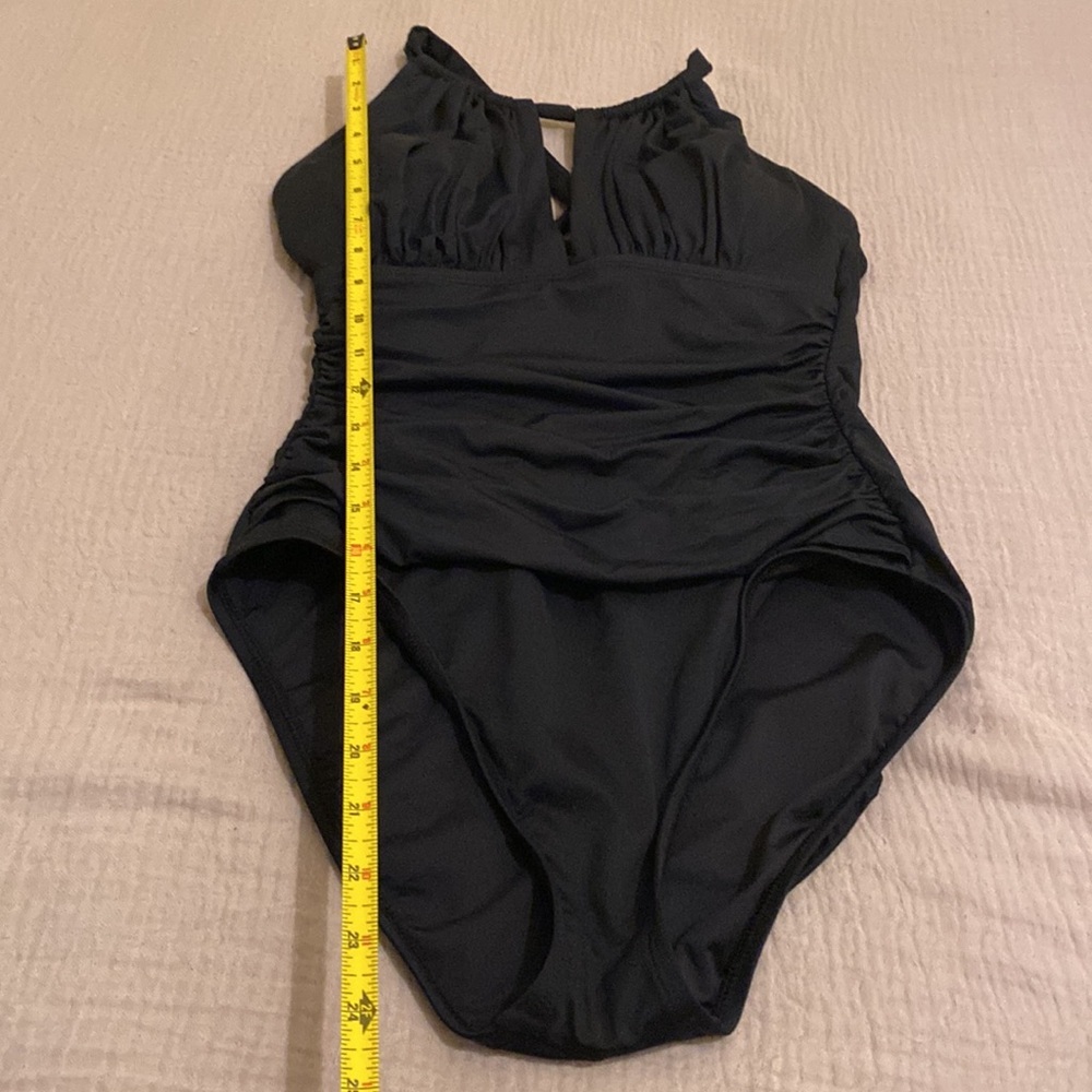 La Blanca Elegant Black One Piece Swimwear. Size 8 - Picture 6 of 7